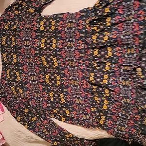 Girls long sleeve shirt  Silk with a button in the back excellent shape size 6X